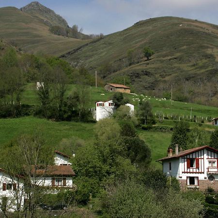 Hotel Juantorena Saint-Etienne-de-Baigorry Εξωτερικό φωτογραφία